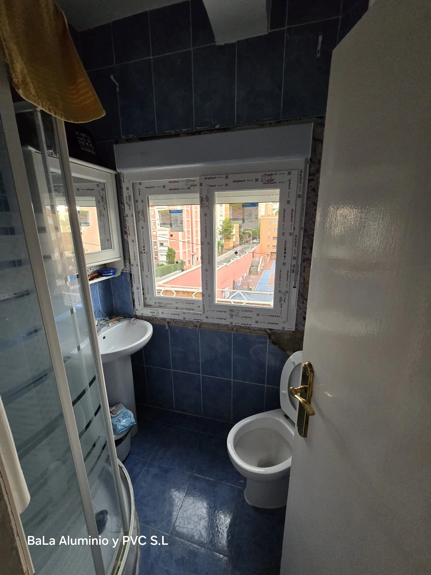 Instalación de ventanas de PVC y aluminio de alta eficiencia térmica - ven 3